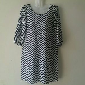 Black & white 3/4 sleeve dress